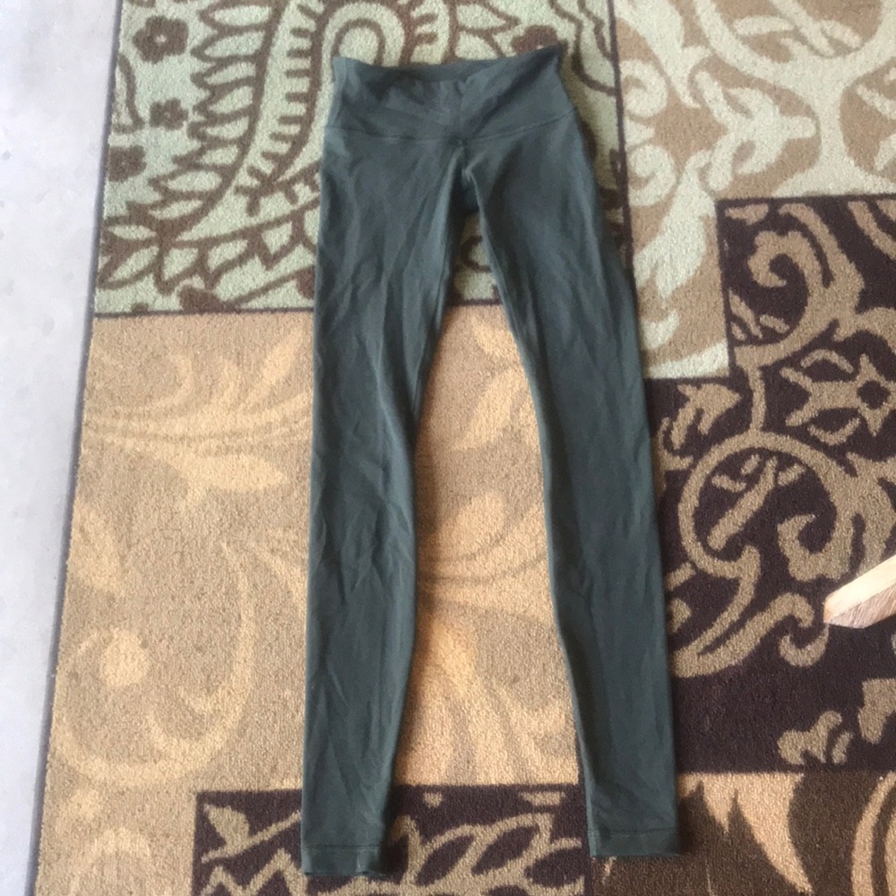 Dark green lulu lemon wunder under leggings